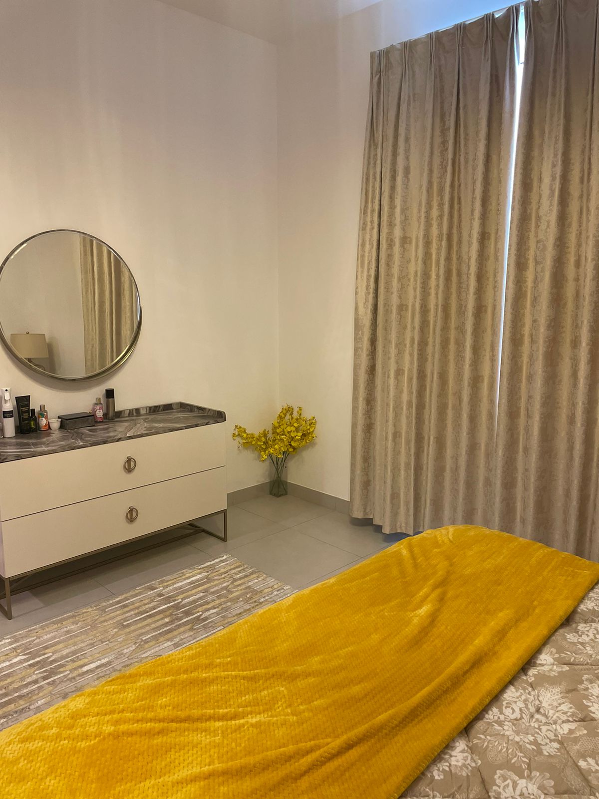 Parkside Residences Al Reem Island living room — modern open plan 1 bed Abu Dhabi Parkside Residences Al Reem Island living room — modern open plan 1 bed Abu Dhabi